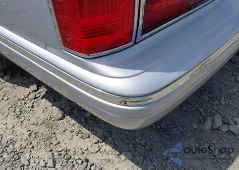 1997 Lincoln Town Car Cartier из США, поврежденный, VIN 1LNLM83W9VY629101